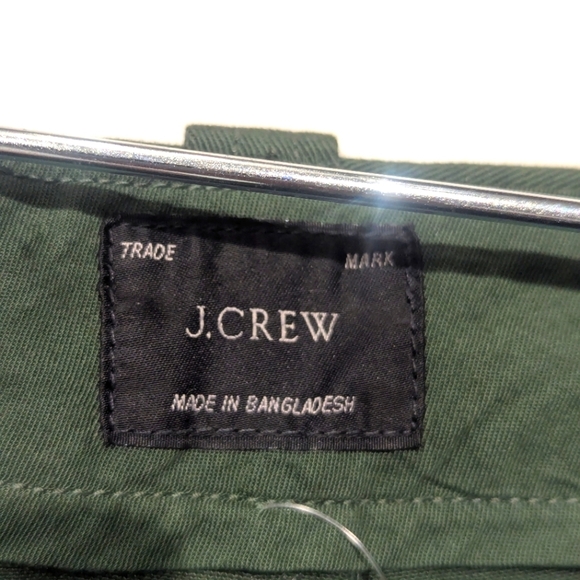 Men's J. Crew Green Flat Front Chino Shorts with Belt Loops - Size 44 Inseam 9 - Picture 4 of 7